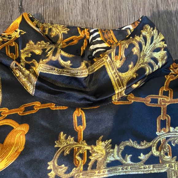 Guess Black and Gold Chain Print Crop Top - Picture 4 of 10